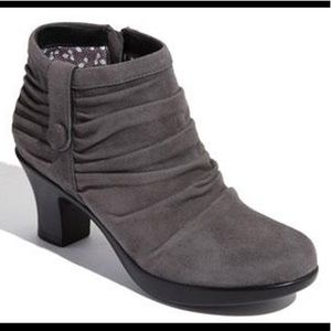 Dansko “Buffy” Sz 40 suede ankle boots Gray